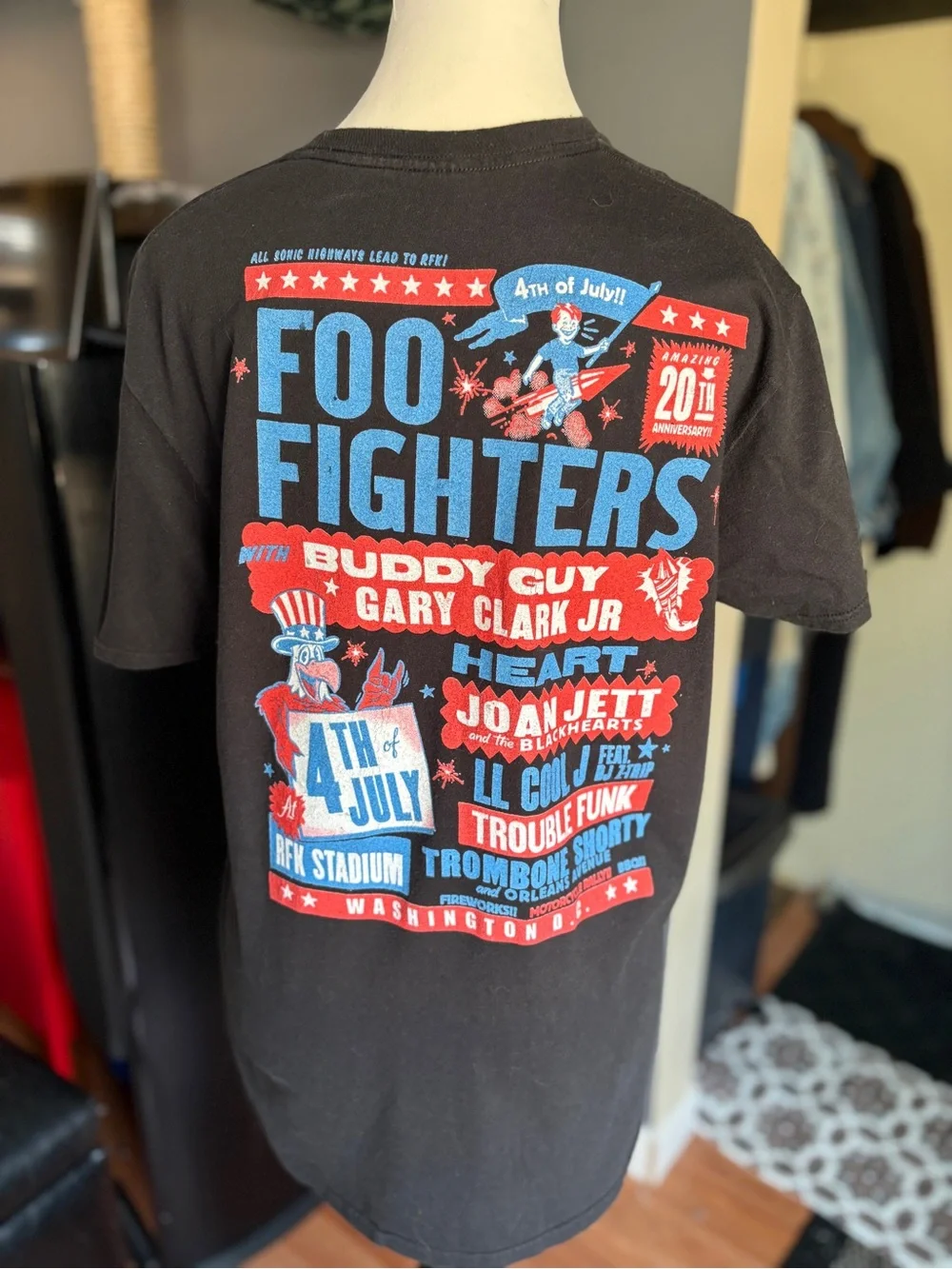 Foo Fighters 20th Anniversary "4th of July" Concert T-Shirt - Picture 4 of 5